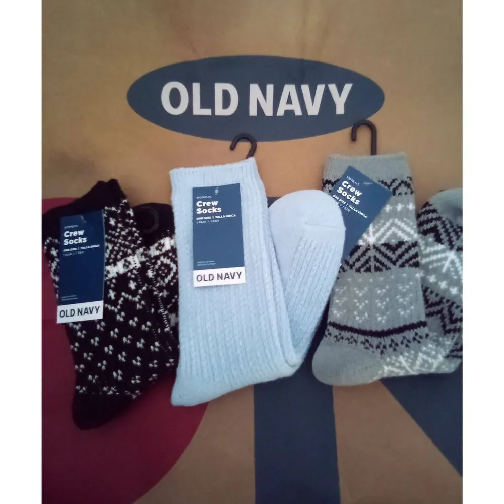 One pair old navy fair isle Sweater crew Socks. Amazing material 💯😀